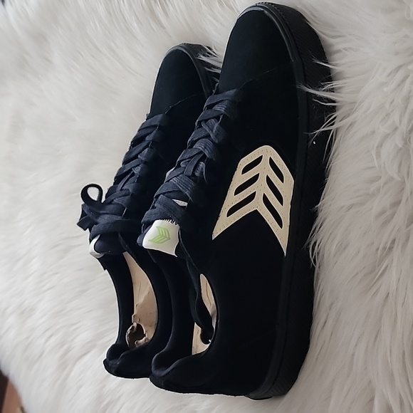 New Cariuma CATIBA PRO Skate Black Suede with Ivory Logo Sneakers - Picture 2 of 7